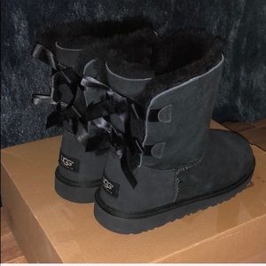UGGS BAILEY BOW SIZE 5 IN JUNIORS FITS 7.5 WOMENS
